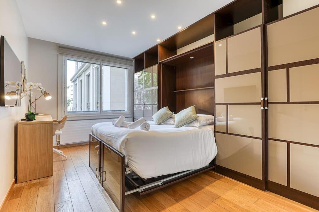 Montaigne Executive Suite Parijs Buitenkant foto