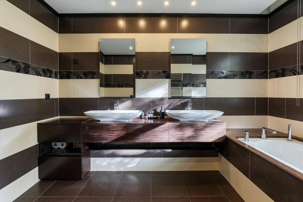 Montaigne Executive Suite Parijs Buitenkant foto